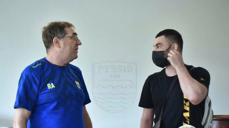 Jelang Persib vs Persita, Roberts Beri Sinyal Mainkan Farshad Noor