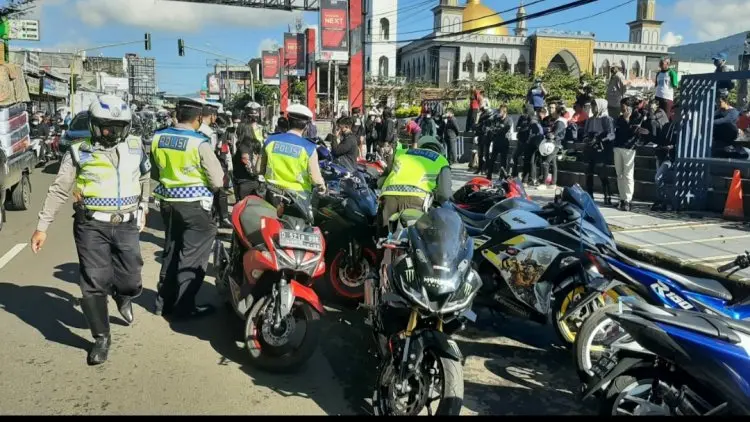 Puluhan Motor Berknalpot Bising Diangkut Polres Cimahi