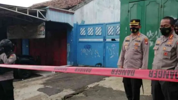 Densus 88 Geledah Rumah Terduga Teroris di Bekasi
