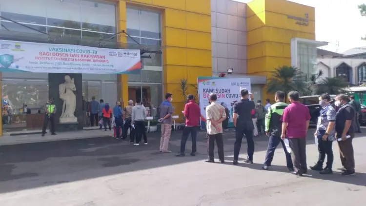 Itenas Bandung Gandeng Dinkes Gelar Vaksinasi Mandiri