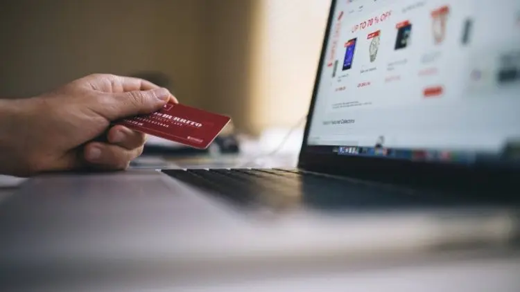 Inilah Tips Lindungi Data Pribadi Saat Gunakan Jasa Keuangan Digital