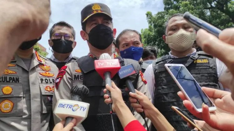 Kapolri Tawarkan Anak Cosmas Balelembang Jadi Polisi