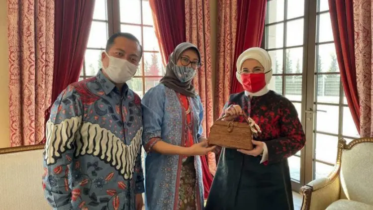 Ibu Negara Turki Jatuh Cinta pada Batik Indonesia