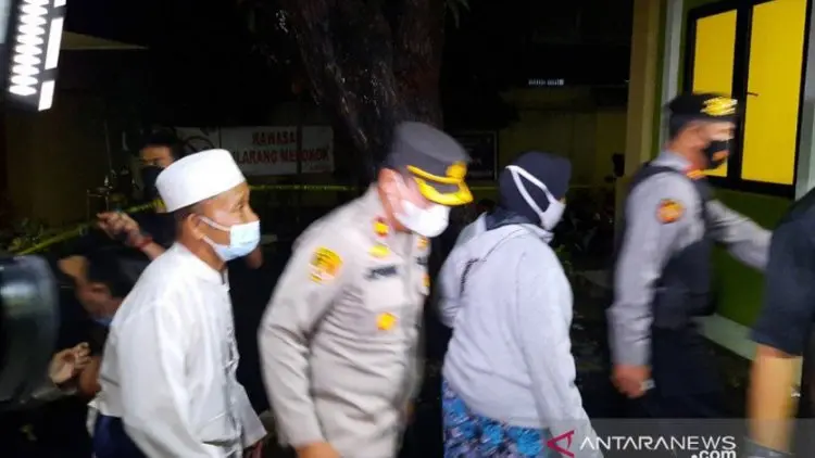 Keluarga Jenazah Terduga Teroris Datangi RS Polri Kramat Jati