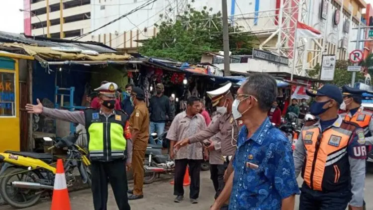 Pemkab Bekasi Tertibkan Ratusan PKL-Parkir Liar di Cikarang
