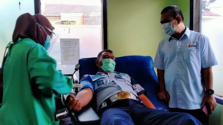 Amankan Stok PMI Kota Bogor, Pegawai Lapas Kelas II A Paledang Ikuti Donor Darah