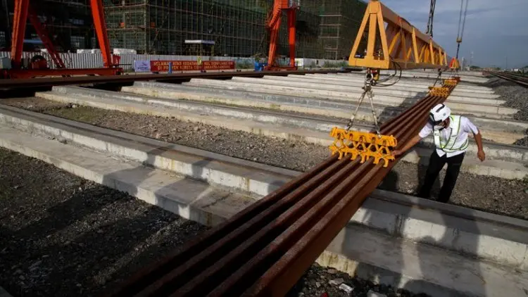 Foto: Rel untuk Kereta Cepat