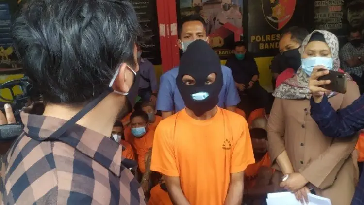 Biadab! Pria Asal Bandung Ini Siksa Anak Kandungnya yang Masih Balita