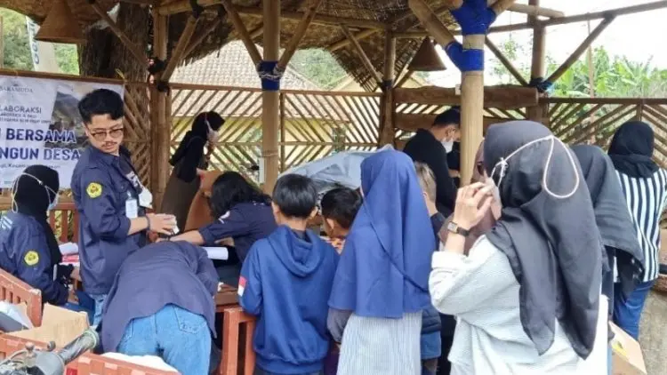BEM FISIP Unpas Abdikan Diri di Desa Neglawangi 