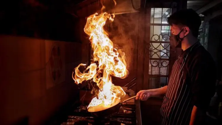 Mencicipi Sepiring Nostalgia ala Belanda di Keuken van Elsje Bandung