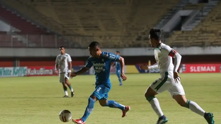 Puja-puji Aji Santoso untuk Skuat Persebaya Meski Disingkirkan Persib