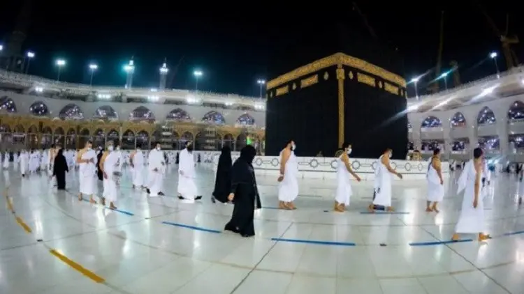 Jamaah Laksanakan Tarawih di Masjidil Haram dengan Protokol Kesehatan