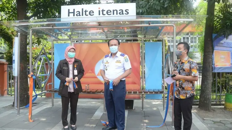 Itenas Bandung Serahkan Halte kepada Dinas Perhubungan