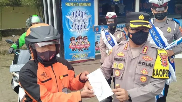 Cegah Penyebaran Virus Corona Polresta Bandung Luncurkan Pelayanan SIM Drive Thru 