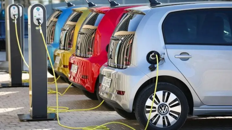Spanyol Beri Subsidi Rp122 Juta per Mobil Listrik