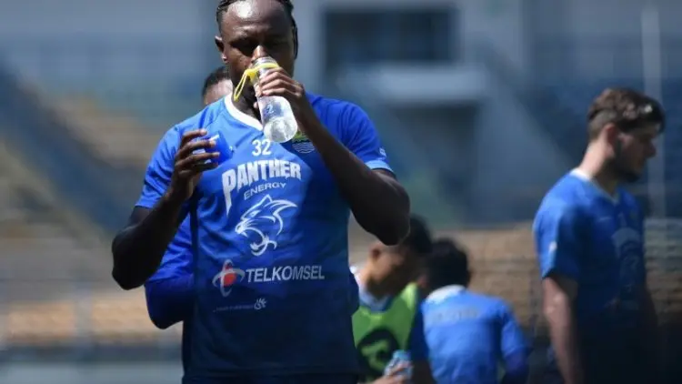 Victor Igbonefo Akui Set Piece Lawan Jadi Permasalahan Persib