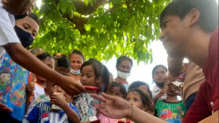 Rian D'Masiv Ajak Korban Bencana NTT Bangkit Kembali