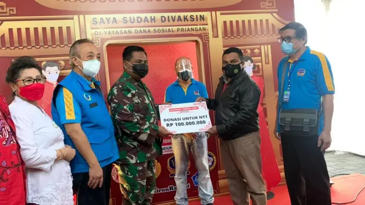 Komunitas Tionghoa Peduli Kirim Bantuan 100 Juta Untuk Korban Bencana NTT
