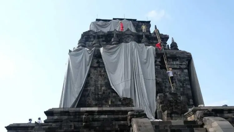 Balai Konservasi Borobudur Lepas Terpal Penutup Candi Mendut