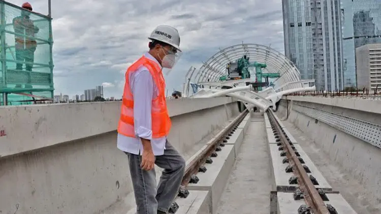 Baru Tiga Tahun Perjalanan PT LRT Jakarta