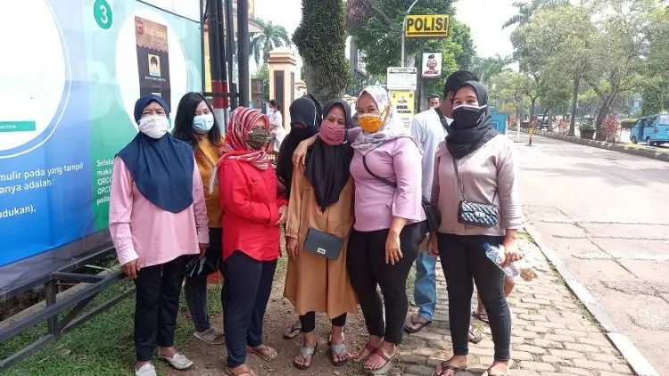Camat Klapanunggal Kumpulkan Aparatur Desa,  Warga Lapor Dugaan Pemotongan BST Jokowi