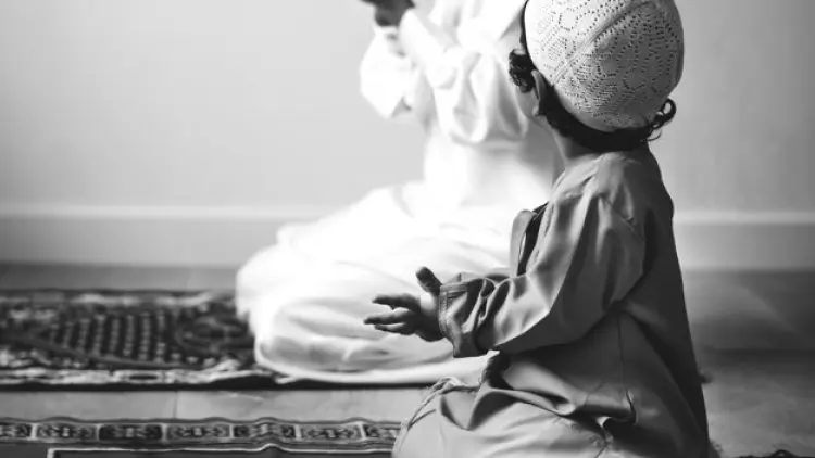 Kisah Rasulullah Menghibur Seorang Anak Kecil