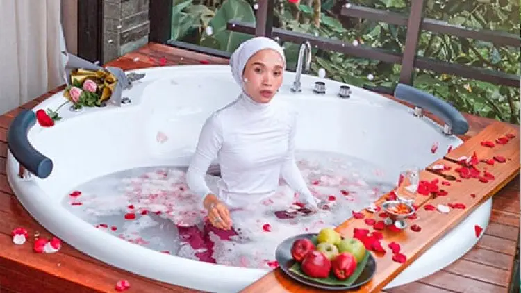 Mengenal Sosok Febrian Nurvianti, Hijaber Reviewer