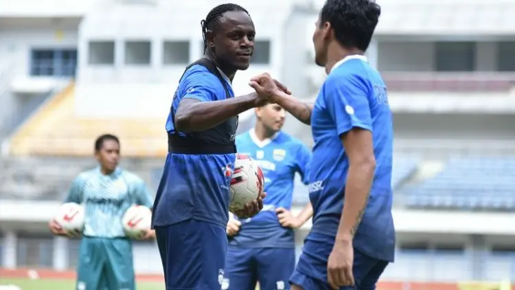 Robert Alberts Bicara Soal Victor Igbonefo Sebagai Kapten Persib