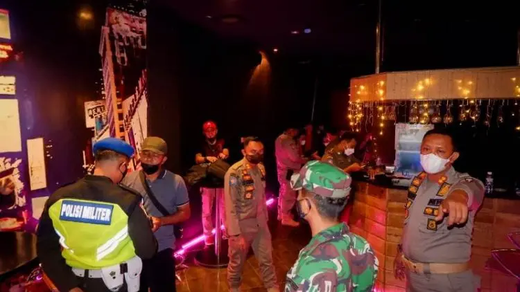 Bandel Buka Saat Ramadan, Satpol PP Segel Kaboeka Karaoke