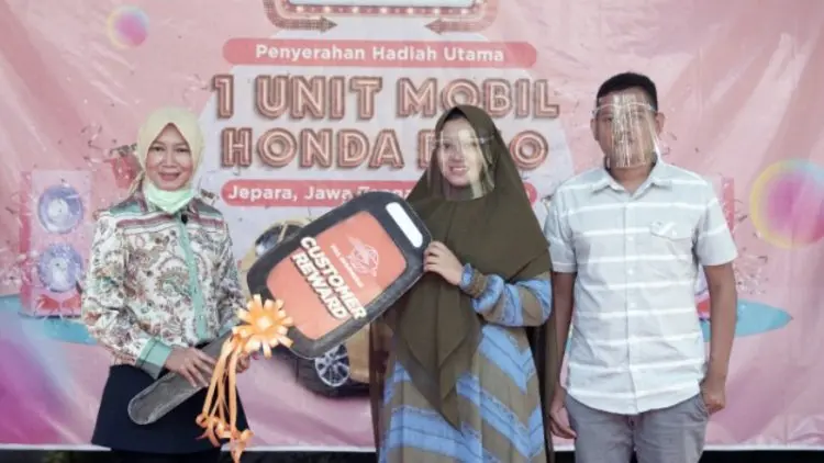 Pos Indonesia Serahkan Hadiah Grand Prize Mobil Brio Program Customer Reward 2020-2021