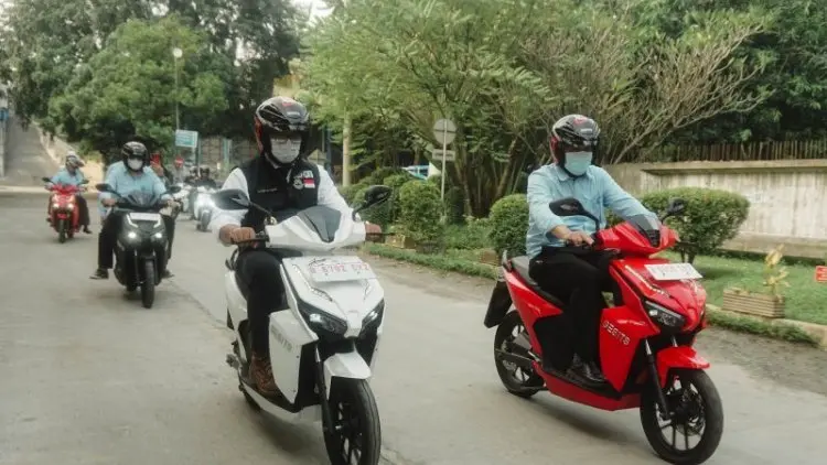 Ridwan Kamil Menikmati Sensasi Kendarai Motor Listrik