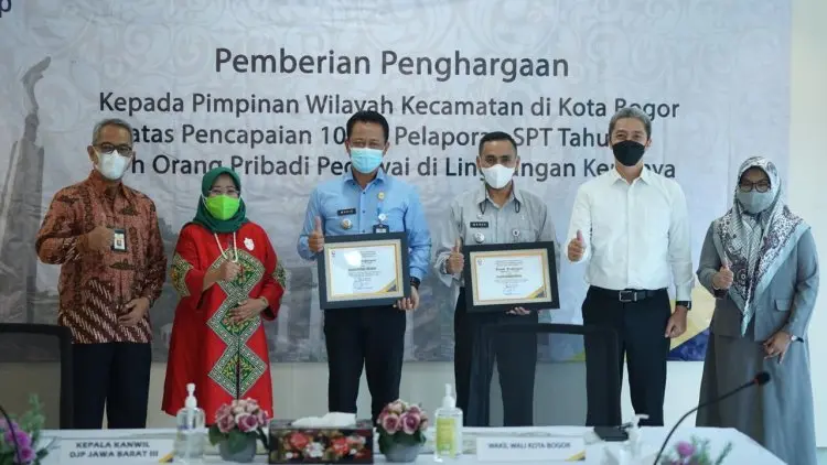 Tepat Waktu Laporkan SPT Tahunan, Dua Camat Raih Penghargaan