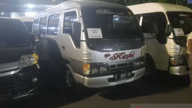 Ditlantas Polda Metro Amankan Puluhan Mobil Travel Gelap