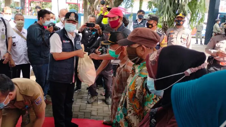 Oded Bagikan 50 Ribu Sembako Subsidi, Terbanyak di Kiaracondong