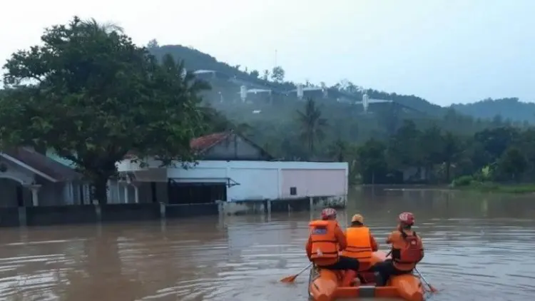 Warga Dua Desa di Cianjur Terpaksa Mengungsi Lantaran Banjir