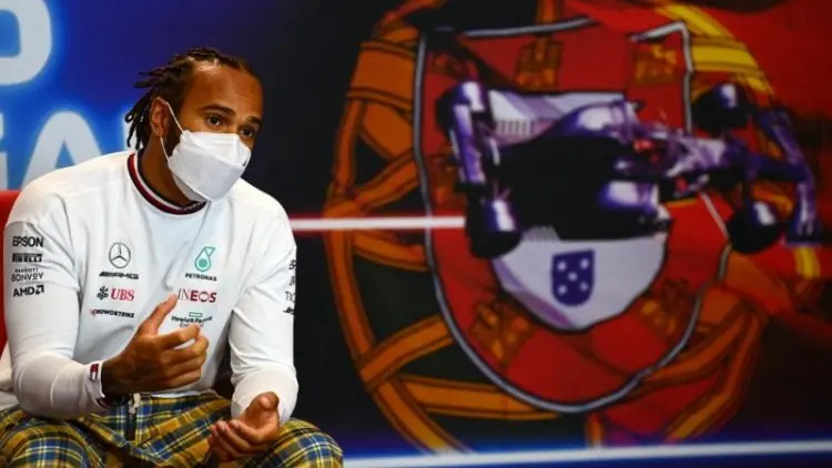 Lewis Hamilton Tegaskan Belum Tertarik Pensiun