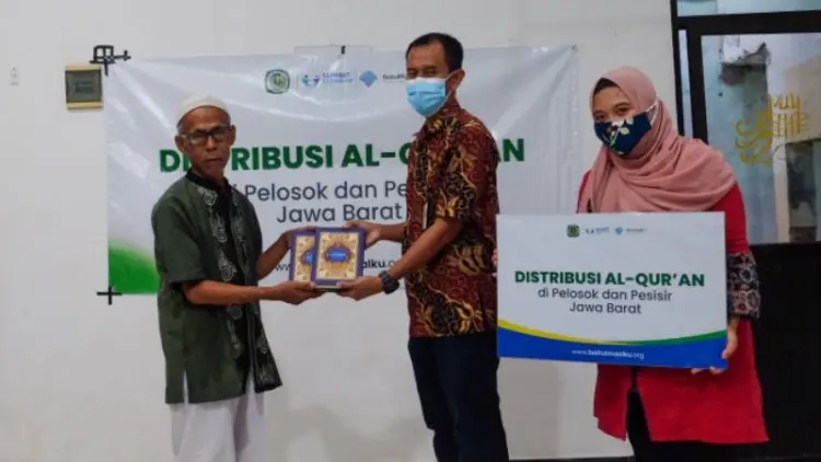 Pupuk Kujang Wakafkan 10 Ribu Mushaf Alquran