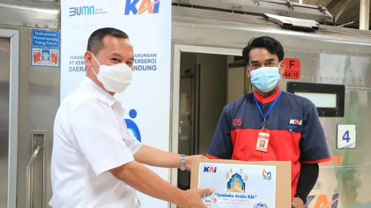 Bantu Porter Stasiun se-Indonesia, KAI Hibahkan Rp320 Juta 