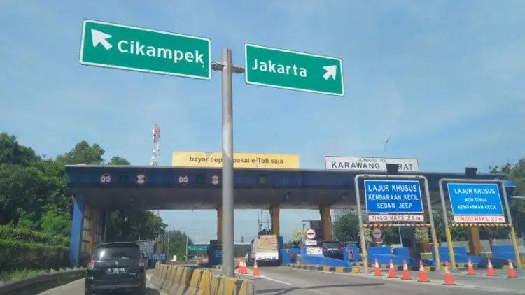 Tol Jakarta-Cikampek Ramai Lancar H-2 Pengetatan Mudik