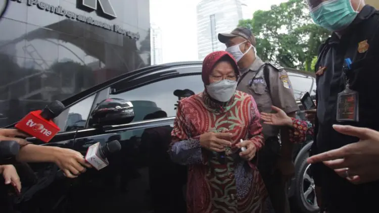 Sikap Kami: Berpesta di Kemiskinan