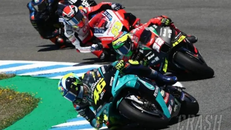 Selalu di Posisi Buntut, Ini Jawaban Valentino Rossi