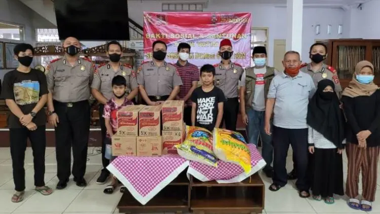 Lima Peserta Didik Sespim Polri Tebar Santunan dan Sembako Panti Asuhan