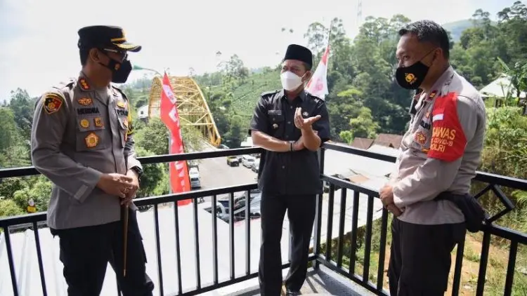 Dadang Supriatna Resmikan Pos Terpadu 3 Pilar Ibun
