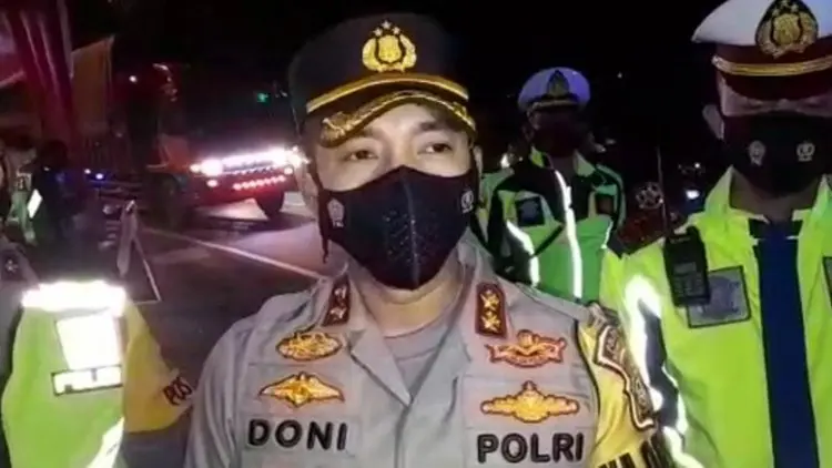 Polisi Putar Balikkan Kendaraan Pemudik di Tasikmalaya
