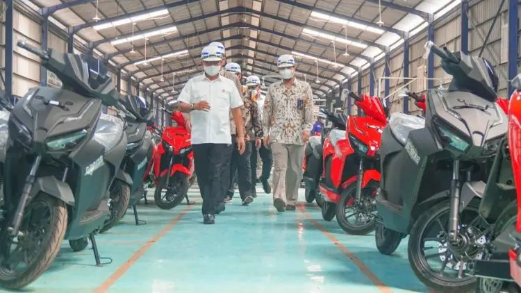 Moeldoko Kunjungi Pabrik Motik Gesits, Upaya Menggurangi Penggunaan Energi Fosil