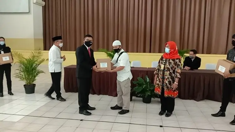 Yayasan Widyatama Bagikan 750 Lebih Paket Sembako 