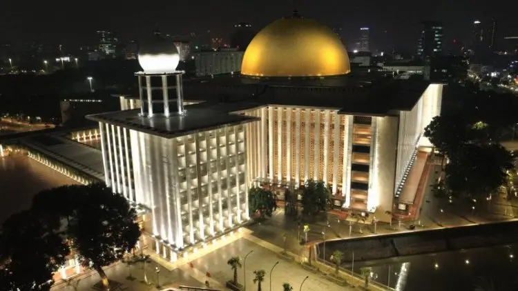 Menikmati Keindahan Cahaya Baru Masjid Istiqlal
