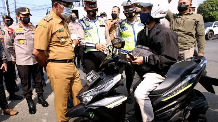 Foto: Gubernur Tinjau Pos Penyekatan Mudik