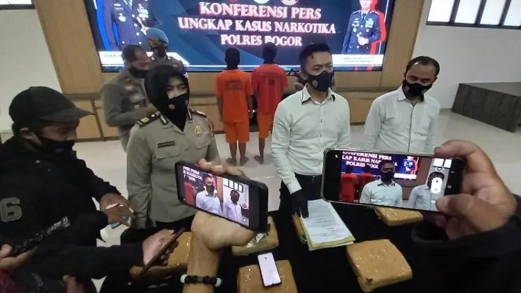 Peredaran Paket Ganja Bertuliskan Bumbu Dapur Diamankan Polres Bogor