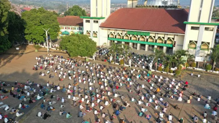 Garut Bolehkan Salat Id Berjamaah dengan Prokes